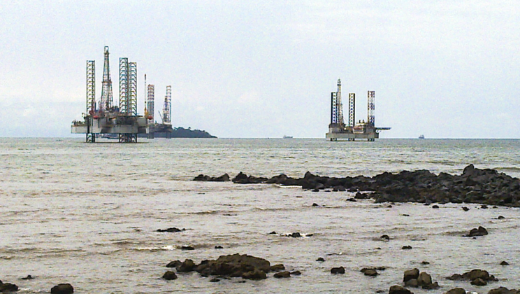 Facing the geopolitical consequences of the falling oil price in West Africa